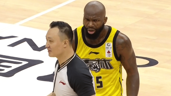 琼斯发简历！豪言终结CBA广东王朝，上赛季斩获得分王和助攻王