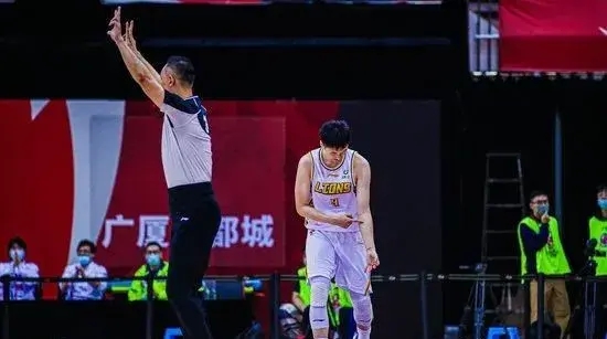 官宣！3年顶薪合同！大学生状元真炸！他直接成CBA第一人