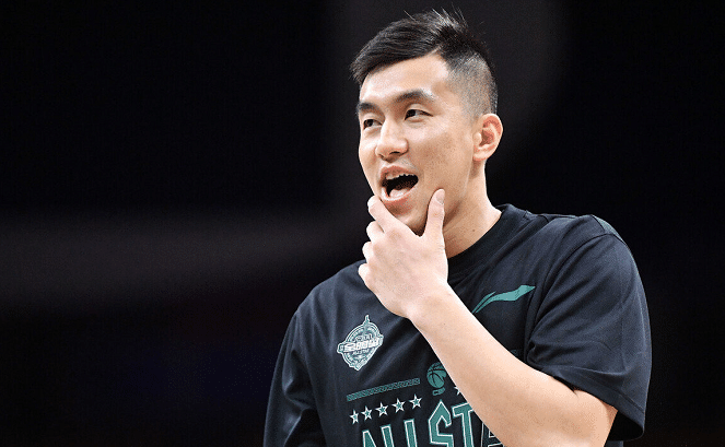 郭艾伦晒剪刀手！张镇麟粉丝称手不好看，郭少：你一辈子也牵不到