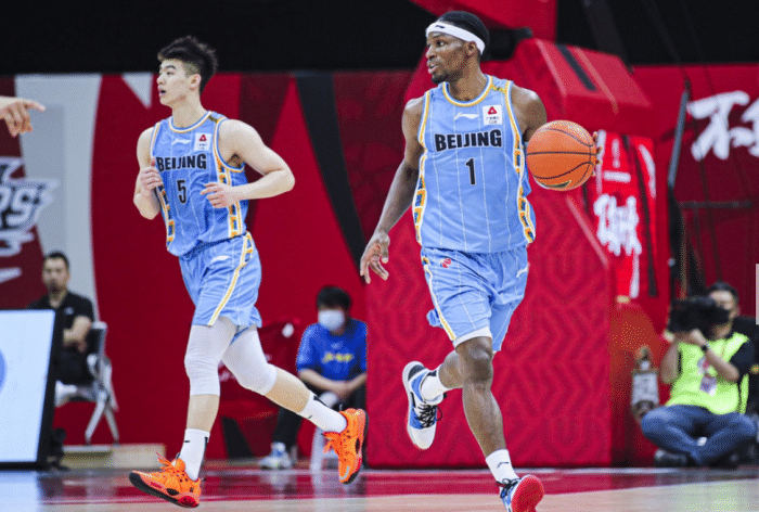 深圳被北京淘汰！24岁易建联接班人成输球罪人？违反篮协规定还与人冲突