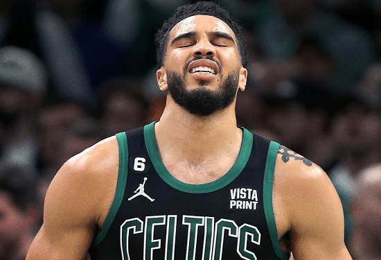 耻辱之战！绿军豪言全被打脸，塔图姆场边愣神，名宿反戈嘲讽