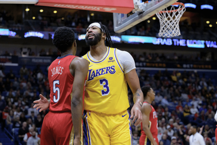 浓眉35+17拿下卡位战：湖人一战连刷纪录 詹皇场边疯狂庆祝