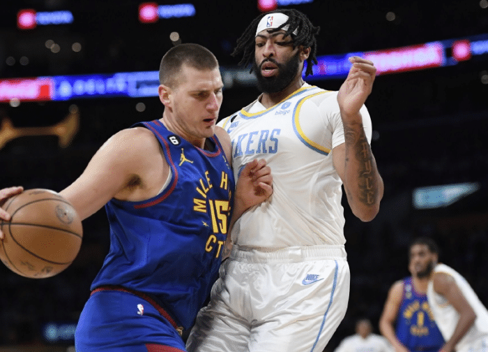 浓眉伤情险加重：捂着背部一度无法直立 坦言背伤一直在折磨他