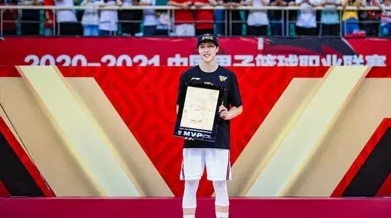 重磅！雄鹿请求胡明轩加盟！打NBA夏季联赛！他太替中国球员争脸