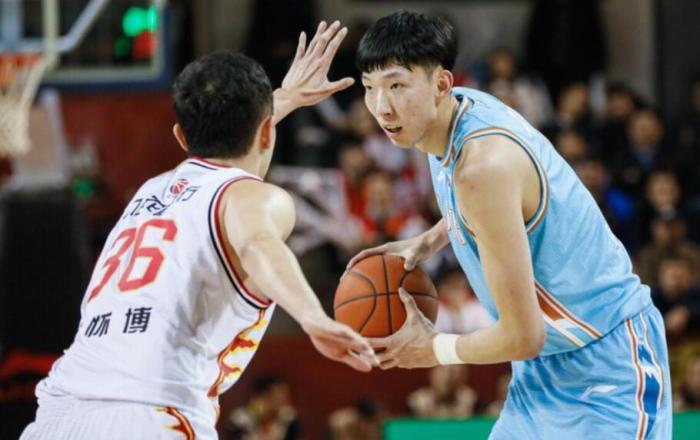 600万顶薪续约！新疆男篮拒绝交易，周琦正式回应，仅4字耐人寻味