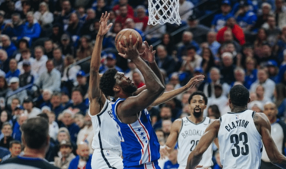 哈登低迷！76人陷绝境，半场落后篮网5分，约翰逊隔扣大帝创纪录