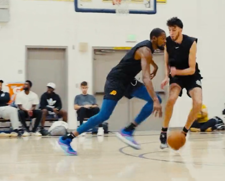 杜兰特用拳砸球一幕曝光：野球局被戏耍后怒了 最后一球干拔终结比赛