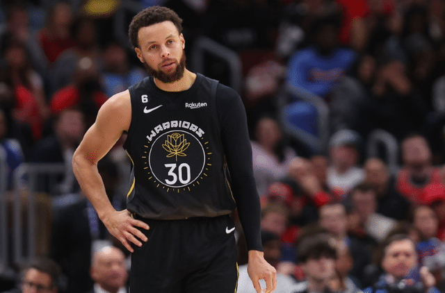 4胜17败！NBA卫冕冠军客场雪崩，库里梦游摇头沮丧，科尔罕见痛批