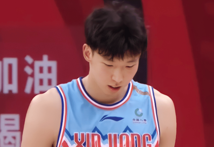 撕破脸？周琦再度公开发声，疑似不满新疆男篮，暗示管理层乱弹琴