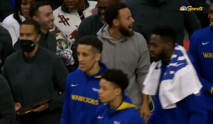 库里为队友单节15分举手蹬腿疯狂庆祝 科尔：有他谁还要库里