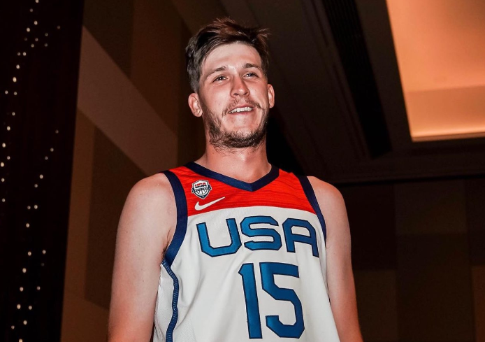 里夫斯美国队表现出色：比赛期间面部被打 火箭曾想给他1亿大合同