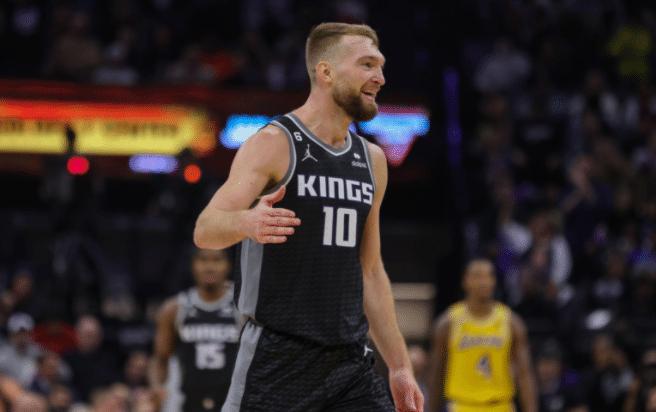 小萨伤情出炉：右手拇指韧带撕脱性骨折 拒绝休战仍尝试带伤出战