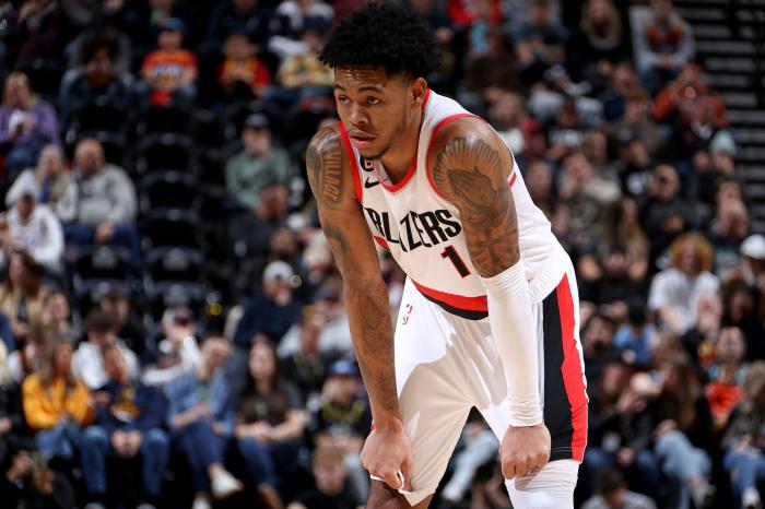 西蒙斯45+7记三分狂刷8大纪录：盖帽终结比赛 一神迹成队史首人