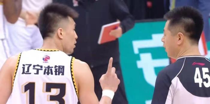 郭艾伦为何怒怼球迷？别光学杜兰特怼人，也应该学学KD打球精神