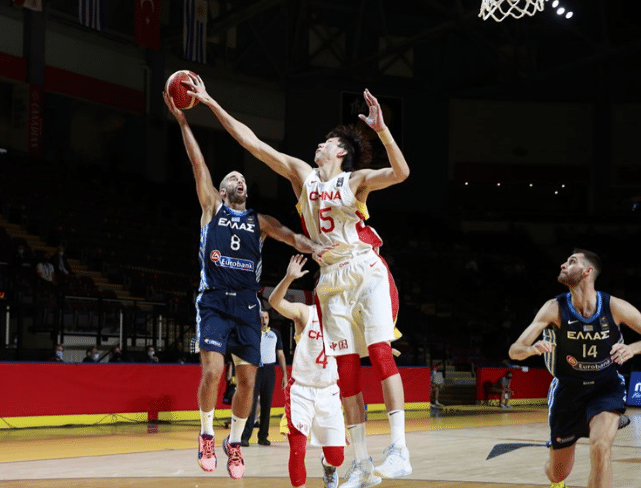 38分钟轰27+18！周琦不虚NBA内线，湖人新星挑衅被打爆，他不该属于CBA