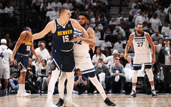 约基奇43+11连创纪录：错失关键罚球无缘横扫晋级 赛后沮丧离场