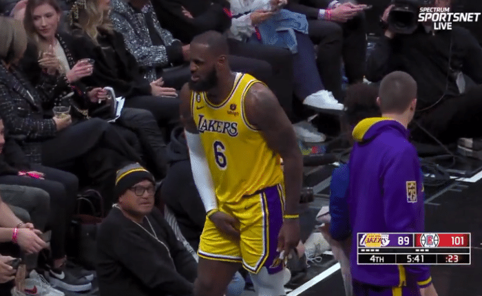 詹姆斯承认腹股沟受伤 不满没哨并公开表态：我要学会假摔造犯规