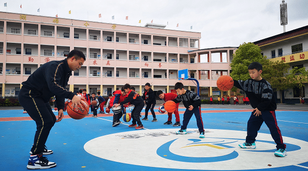 点赞！林书豪捐赠200座球场，提前完成目标，帮孩子实现篮球梦