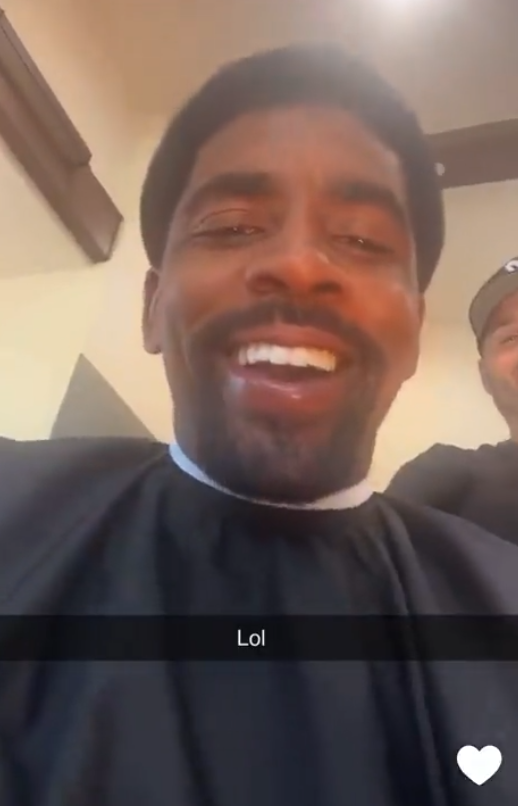 欧文山羊胡新造型曝光：冲着镜头咧嘴大笑 球迷热议调侃他就是丁威迪