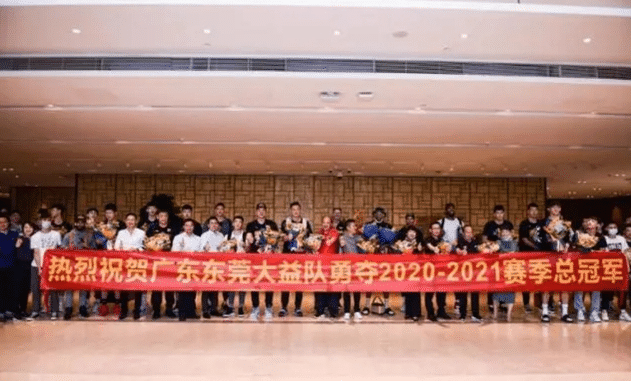 凯旋！赵睿穿马尚战袍，球迷高喊胡明轩MVP，杜锋仅休息10天