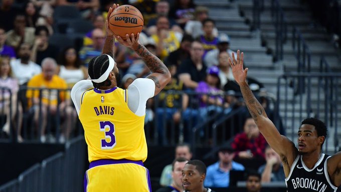 哈姆要求浓眉每场投6个三分！湖人巨星做出改变 赢三分比赛疯狂庆祝