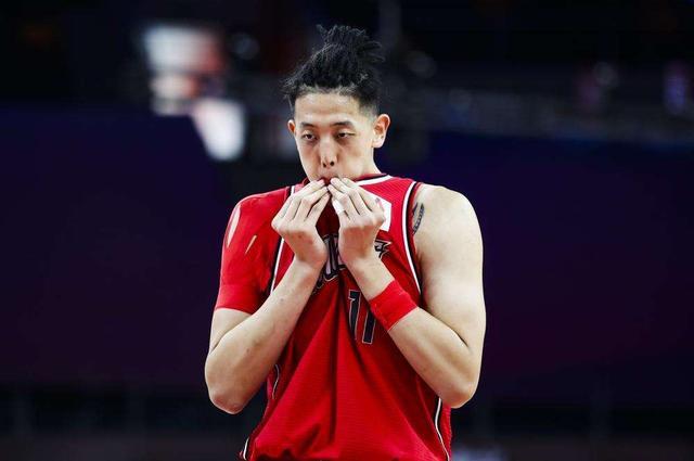 泡酒吧禁赛毁上赛季，内讧让深圳被横扫，深圳男篮该交易沈梓捷
