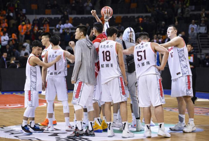 杜锋的信任没白费！31岁季后赛功臣替代易建联，场外同样是榜样