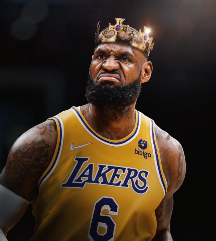 38000分！谁留意到詹姆斯的反应？一脸淡定+拥抱76人主帅后大笑