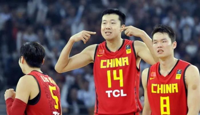 14岁加入八一男篮，30年生涯，王治郅如今是啥职务？薪水多少？