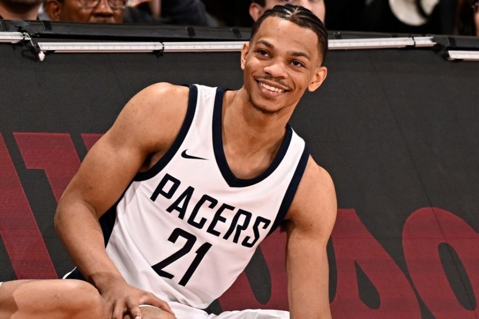 华裔后卫轰24+5记三分！晃倒对手命中压哨远投：步行者官方盛赞