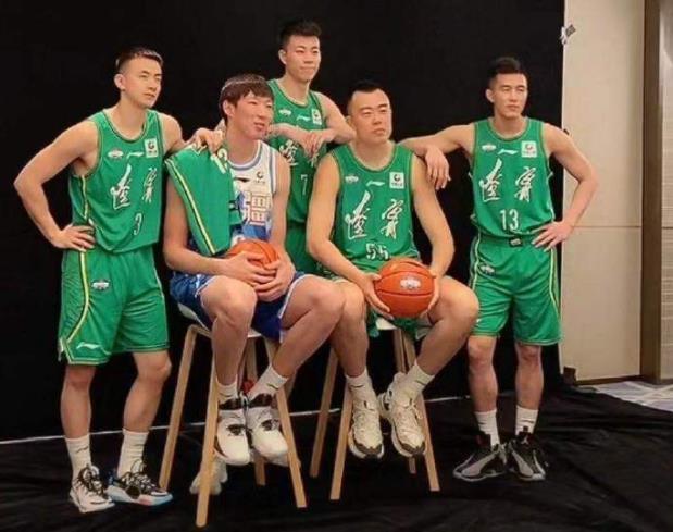 吐槽大会双子星同队，周琦郭艾伦正式联手！高诗岩第一时间提出质疑