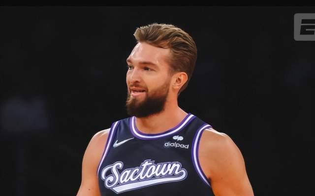 17中5！全明星中锋梦游还能赢，狂抢16板救赎，勇士有麻烦了