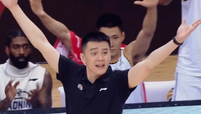 全力以赴！韩德君苦练罚球，杨鸣称熬夜看录像，掐人中保持清醒