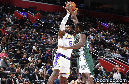 拒绝翻车！湖人击败活塞，詹姆斯遇惊魂，哈姆败笔：换上施罗德