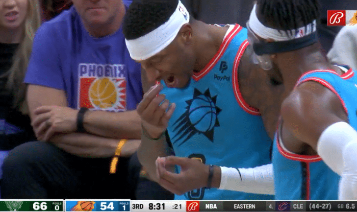 字母哥铁肘太狠：打掉对手牙齿引热议 两队打出火药味布克狂喷泄愤