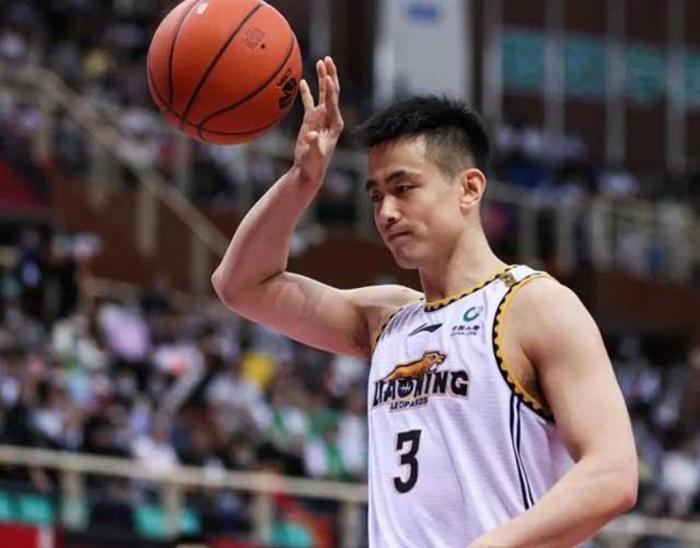 杨鸣任务繁重！25岁天才或错过辽篮顶薪，CBA土豪队蠢蠢欲动