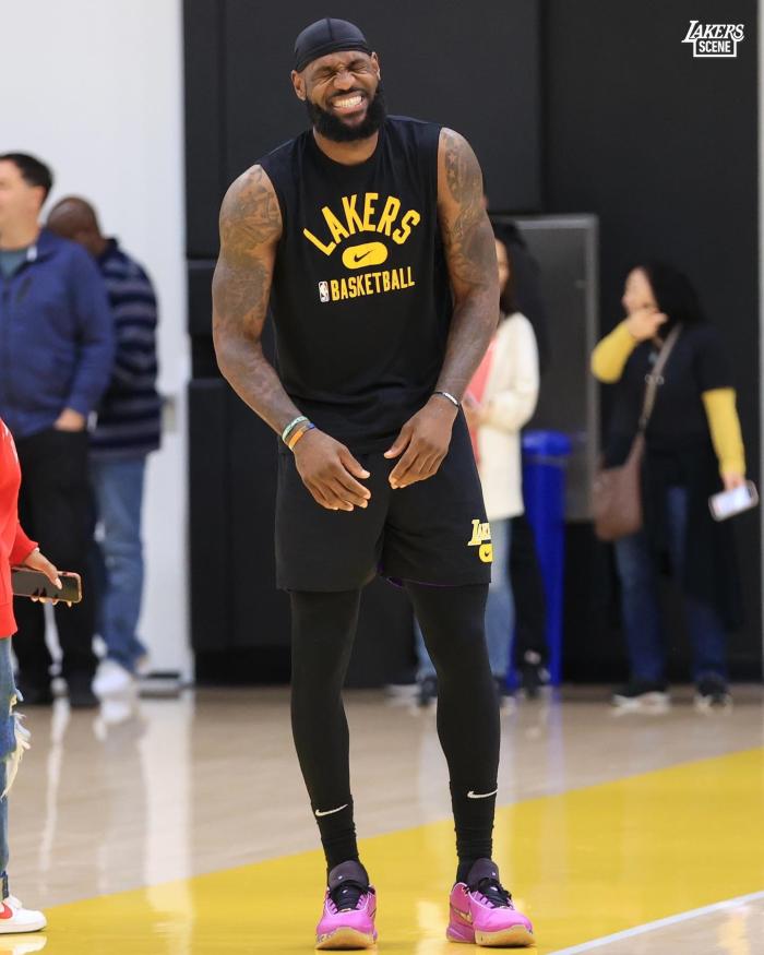 湖人备战勇士欢乐多：詹眉率队出征争首胜 湖勇半决赛票价创纪录