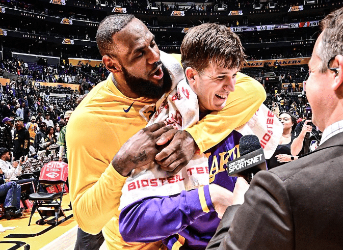 西部最新形势：湖人力克太阳重返前10 勇士坐6望4喜获两大利好