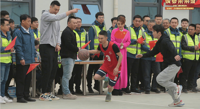 翟晓川养伤也忙碌！响应林书豪活动，直播带货+慰问一线工人