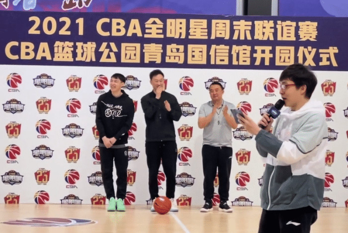 欢乐！联谊赛姚明搞笑抛球，CBA老总进中场三分，高诗岩过裁判瘾
