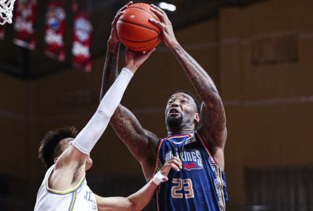 唏嘘！CBA老牌劲旅遭12连败队羞辱，跌至垫底，李楠或创耻辱纪录