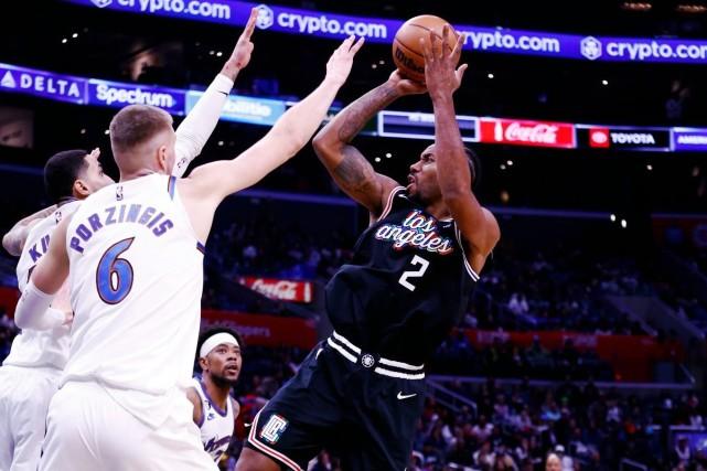 时隔551天再轰30+！小卡92秒连得8分锁定胜局 美媒感慨：他回来了