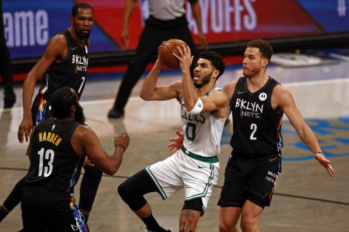 筹码4换1！探花都扔掉！又有新球队梭哈利拉德！他们为赢篮网真拼