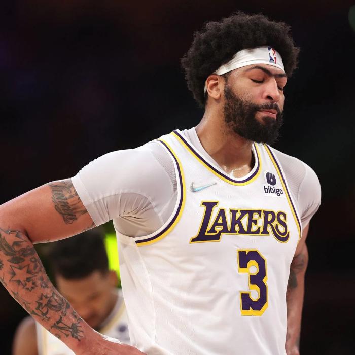 详解浓眉无限期休战：应力性损伤或避免手术 若提前复出恐赛季报销