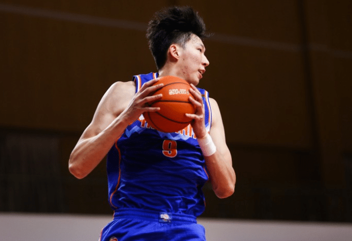 再见，耐克没有了！周琦脱鞋一举翻身，而阿联艾伦令人失望