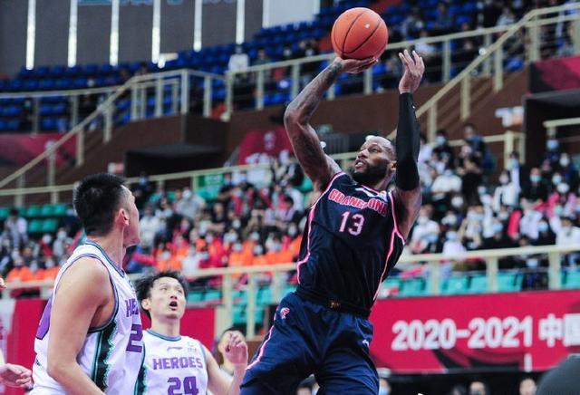 破案了，杜锋为何坚持使用效率高的张皓佳？慢镜头给出答案