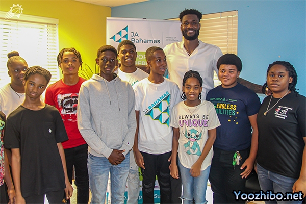 艾顿捐款后回应质疑：全世界都在恨我 每周训练5-6天目标改变风评