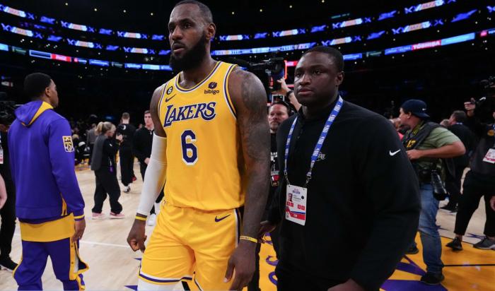 告别NBA？预计詹姆斯不会退役 揭秘考虑退役原因+安慰浓眉曝光