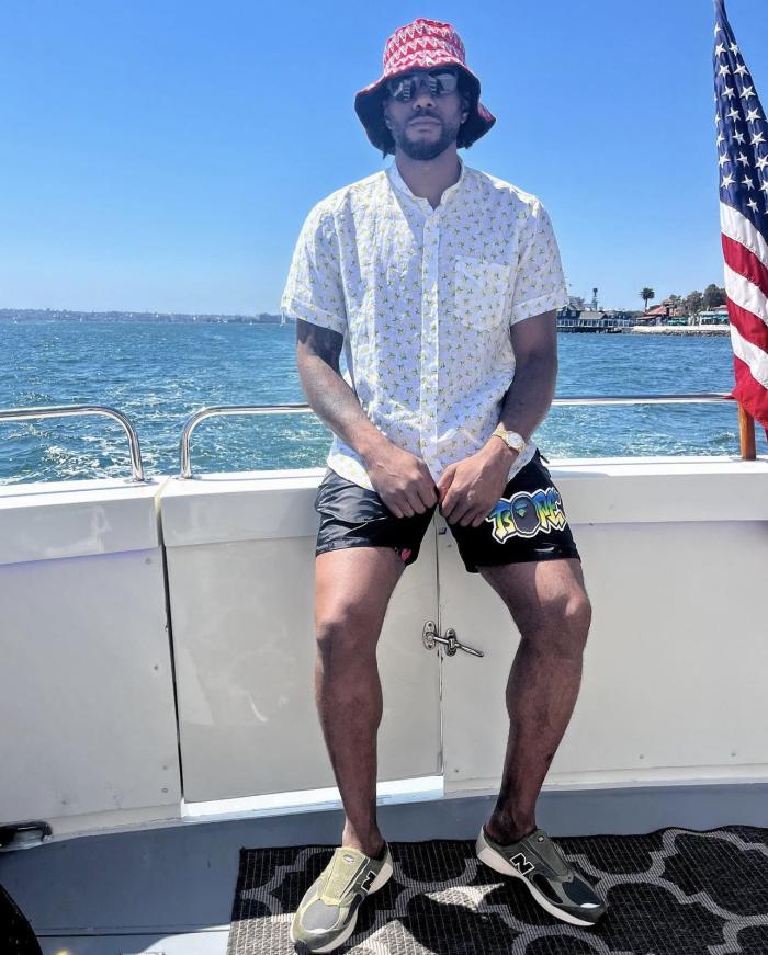 快船巨星出海庆祝32岁生日：小卡咧嘴大笑太开心 有望联手哈登冲冠