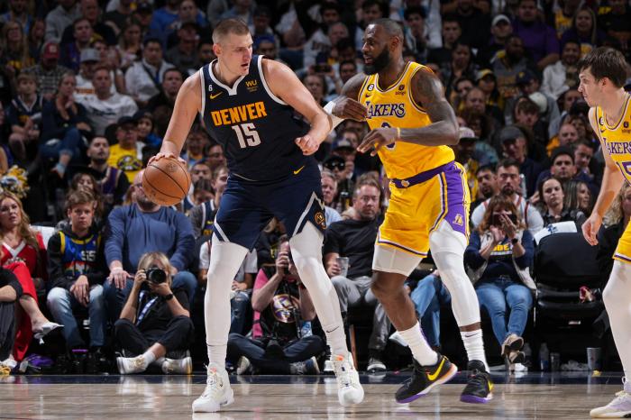 哈姆拒绝让拉塞尔替补：力挺詹姆斯继续投三分 格林支招限制穆雷